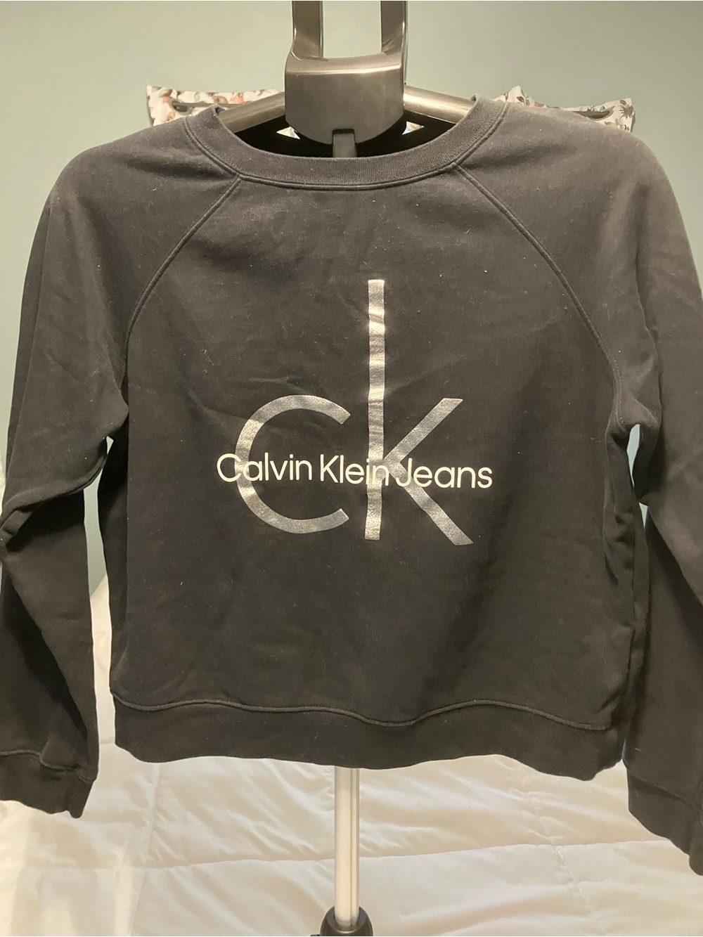Calvin Klein Jeans Cropped CK Logo Sweatshirt Women’s Medium